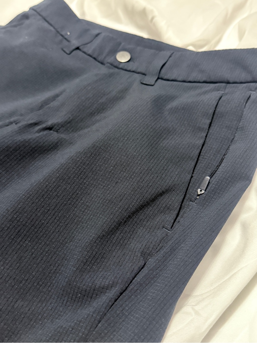 NWOT Lululemon Commission Slim-Fit Pant Ventlight sz 28 black/dark grey